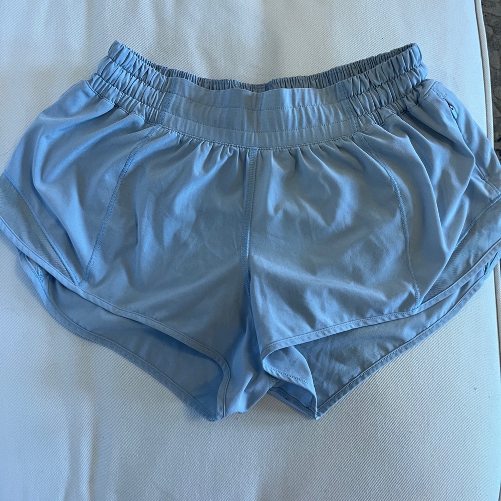 Lululemon hotty hot 2.5” shorts